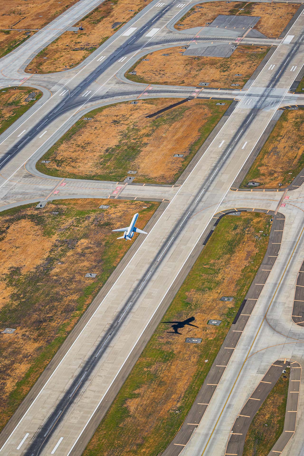 Delta SJC Takeoff - Norman Y. Mineta San Jose International Airport ...